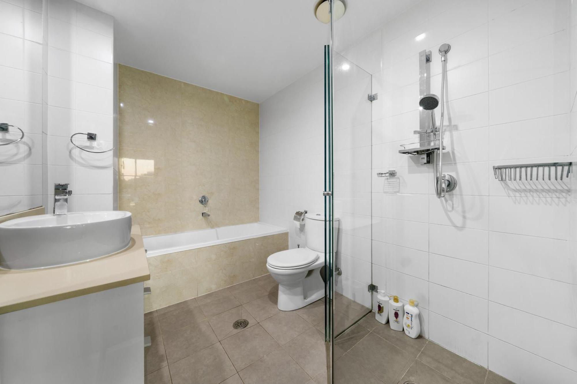 Chic 2 Bedroom With Parking & Darling Harbour-10mins Walk Appartamento Sydney